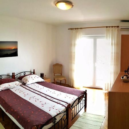 Leona Apartment Lovran Bagian luar foto