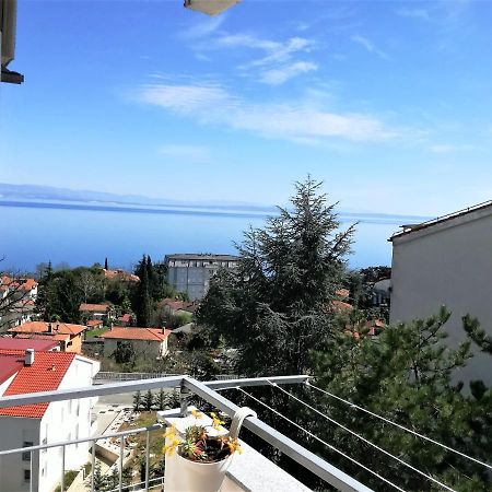 Leona Apartment Lovran Bagian luar foto