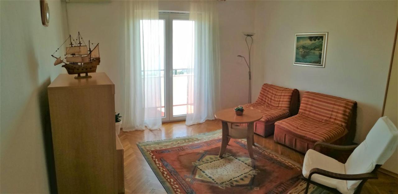 Leona Apartment Lovran Bagian luar foto