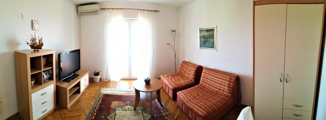 Leona Apartment Lovran Bagian luar foto