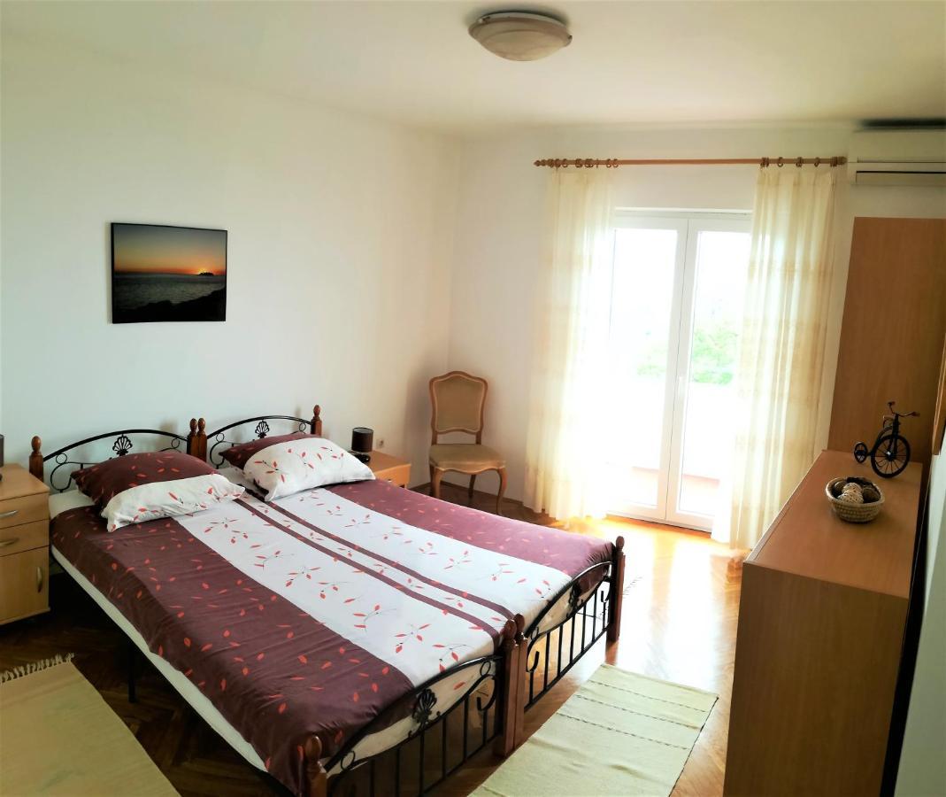 Leona Apartment Lovran Bagian luar foto