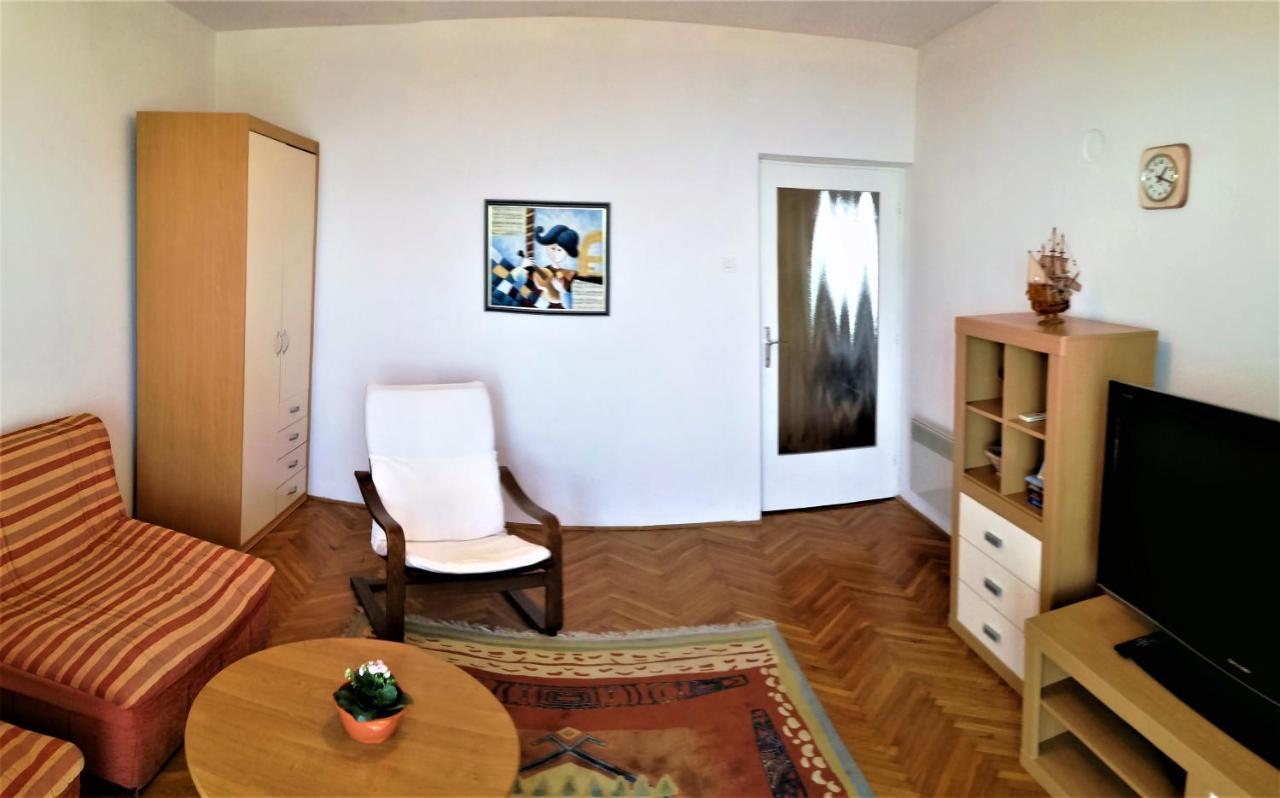 Leona Apartment Lovran Bagian luar foto