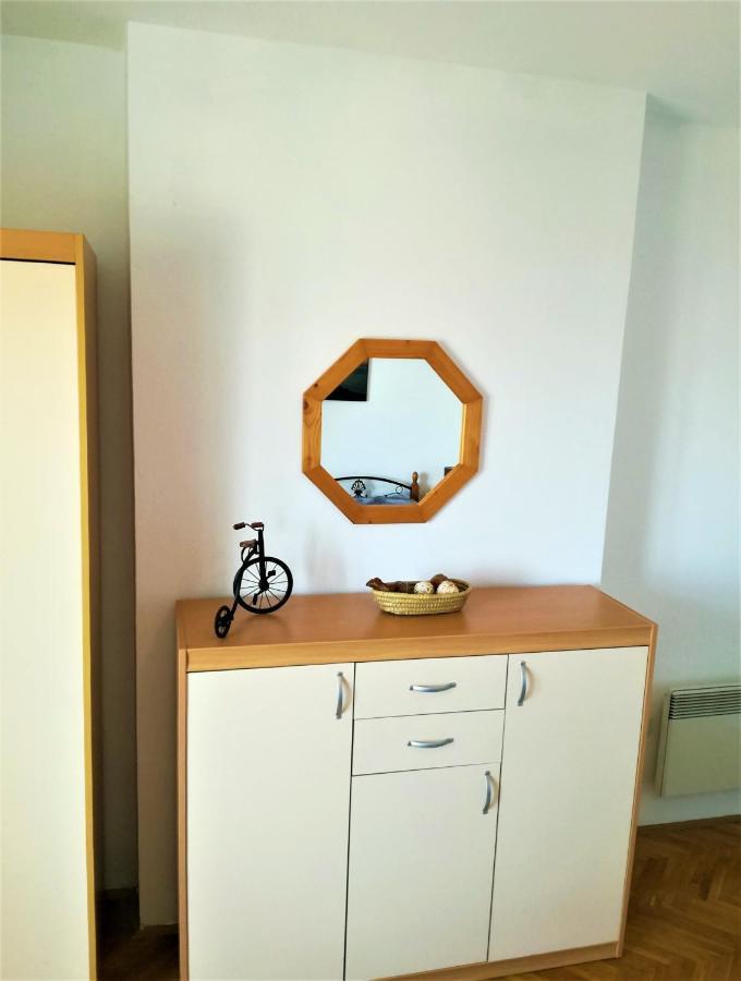 Leona Apartment Lovran Bagian luar foto