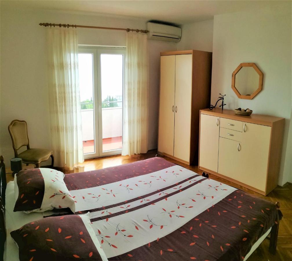 Leona Apartment Lovran Bagian luar foto