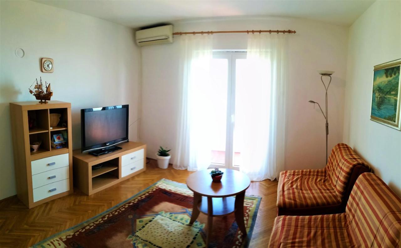 Leona Apartment Lovran Bagian luar foto