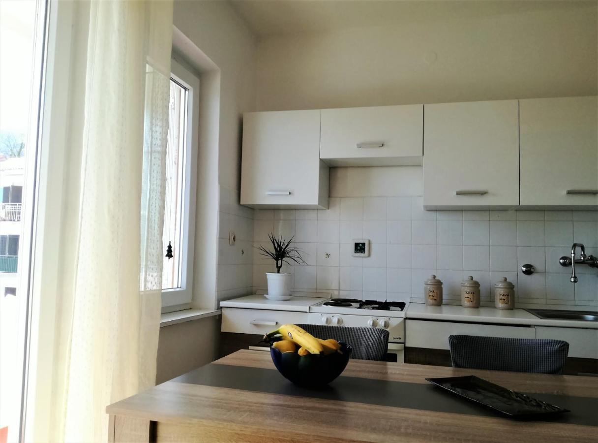 Leona Apartment Lovran Bagian luar foto