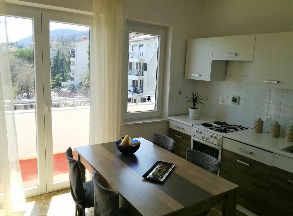 Leona Apartment Lovran Bagian luar foto