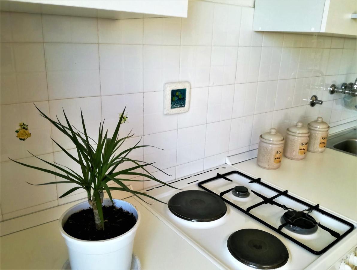 Leona Apartment Lovran Bagian luar foto