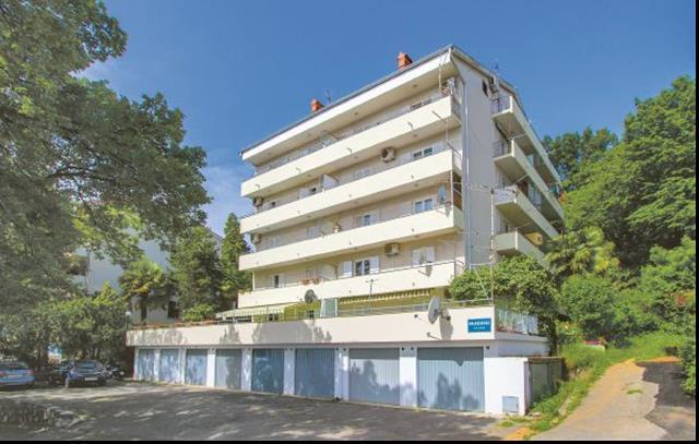 Leona Apartment Lovran Bagian luar foto